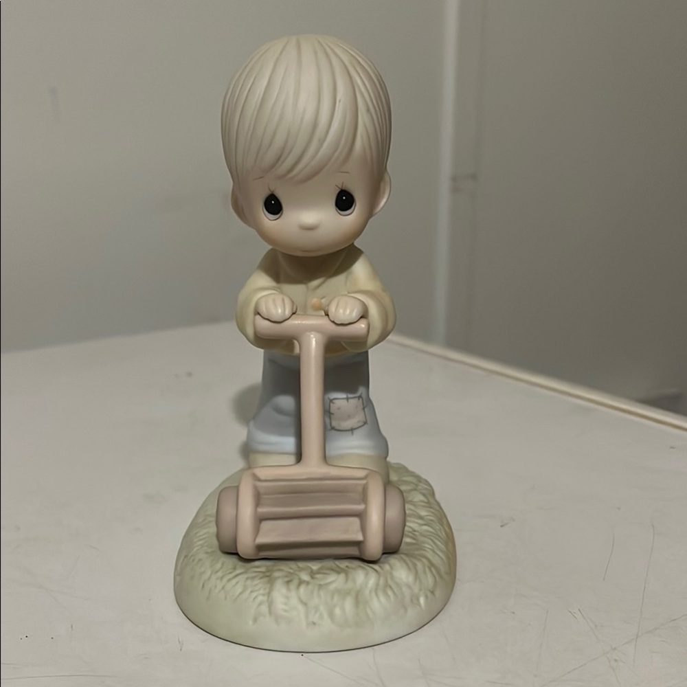 Precious Moments 
“Mow Power to Ya!”
PM-892
Originally released in 1989